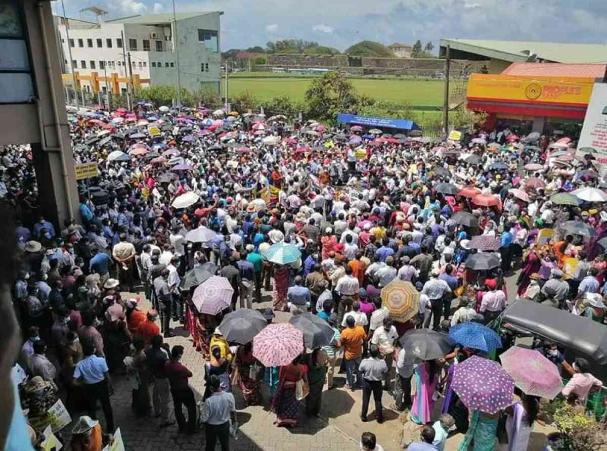 තුන් දාහකට අධික ගුරු විදුහල්පති විරෝධතාවයෙන් ගාල්ල උණුසුම් වෙයි