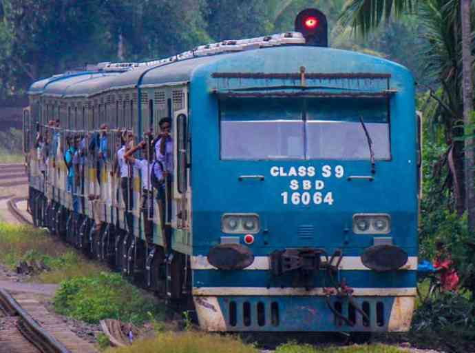 දුම්රියේ යනඑනවා නම් මේ ගැන අනිවාර්යෙන් දැනගන්න