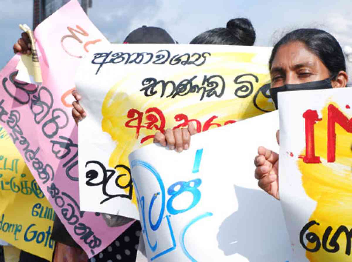 ජනාධිපති ප්‍රමුඛ ආණ්ඩුව ගෙදර යැවීමේ සටනට සමිති පෙරට එති !