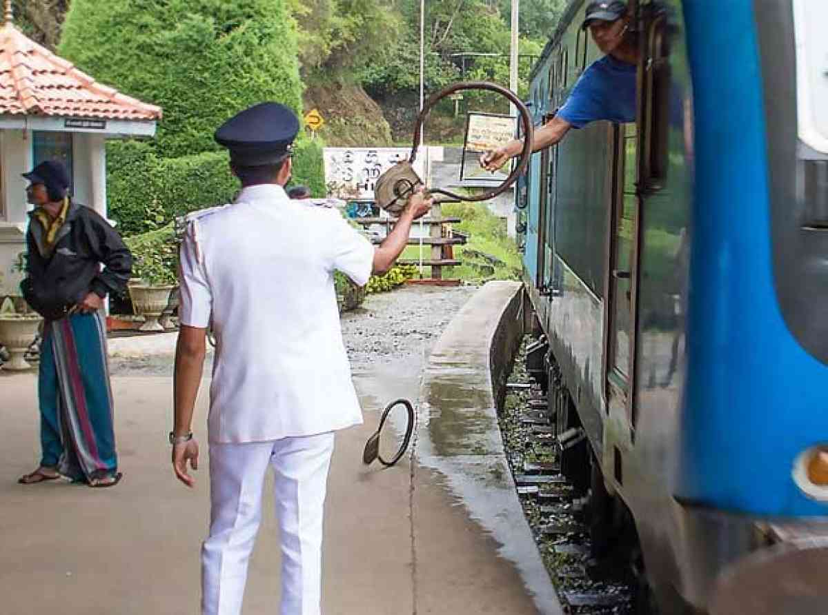 දුම්රිය ස්ථානාධිපතිවරුන්ගේ වෘත්තීය ක්‍රියාමාර්ගය අත්හිටුවයි