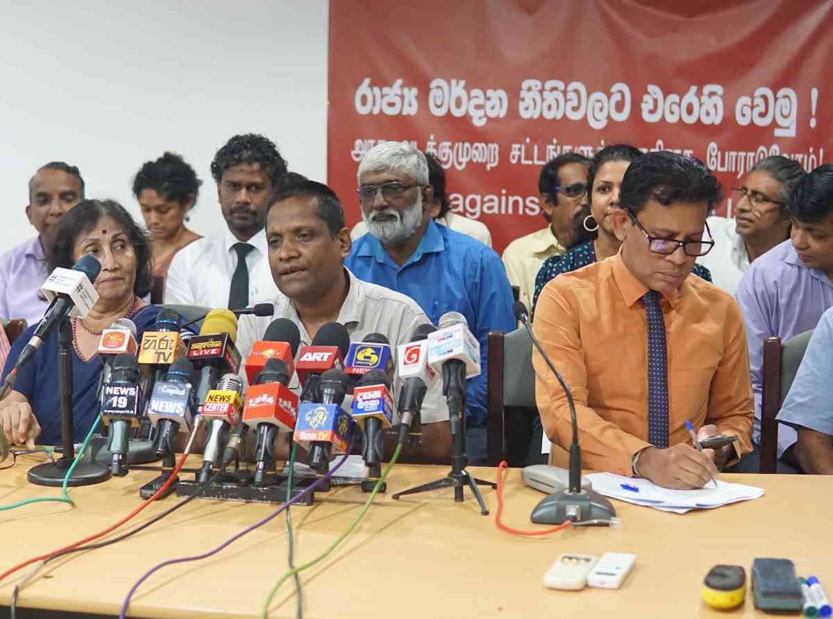 මංත්‍රීවරු පනත් දෙකට අත එසවීමට පෙර ප්‍රජාතන්ත්‍රවාදයට ගරු කරන්නේ දැයි තම හදවතට තට්ටු කළ බැලිය යුතුයි - අන්තර්ජාල මාධ්‍ය ක්‍රියාකාරීත්වය