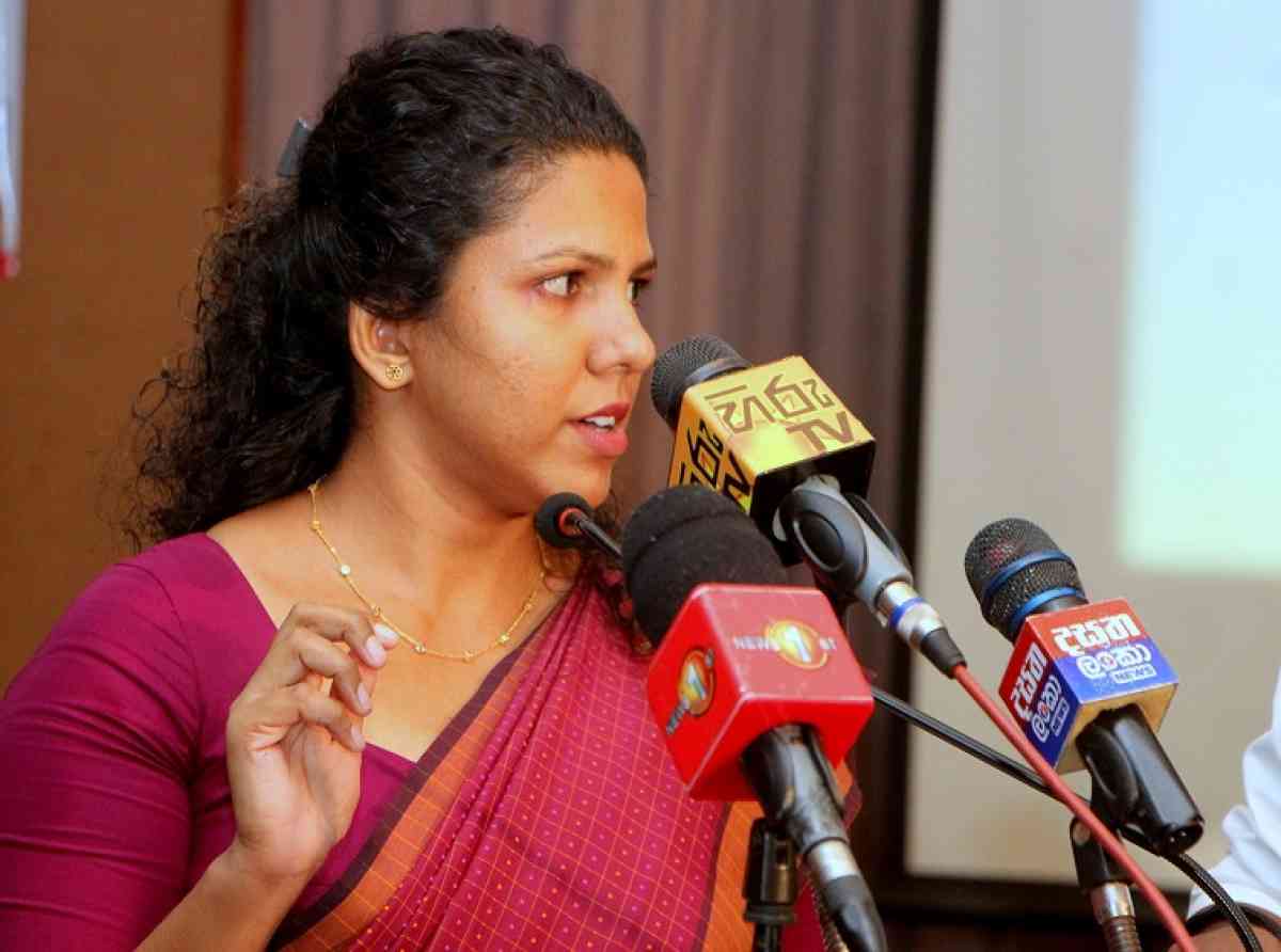 කාන්තාවන්ට අදාළව ලංකාවෙ බලාත්මක ඇතැම් නීති අදට කොහෙත්ම ගැලපෙන්නේ නෑ -  නීතිඥ ගයත්‍රී නවරත්න