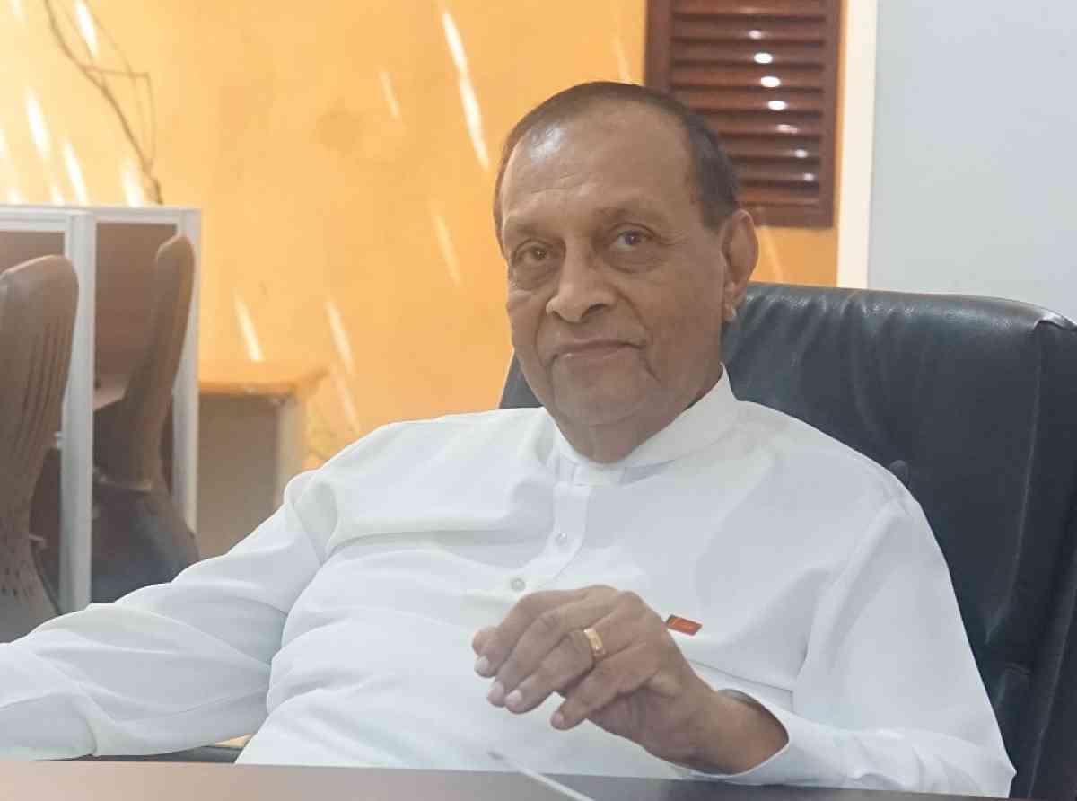 දුම්රිය වර්ජනය අවසන් කරන්නට සහාය දුන් සැමට කරු ජයසූරිය මහතා ස්තුතියි කරයි